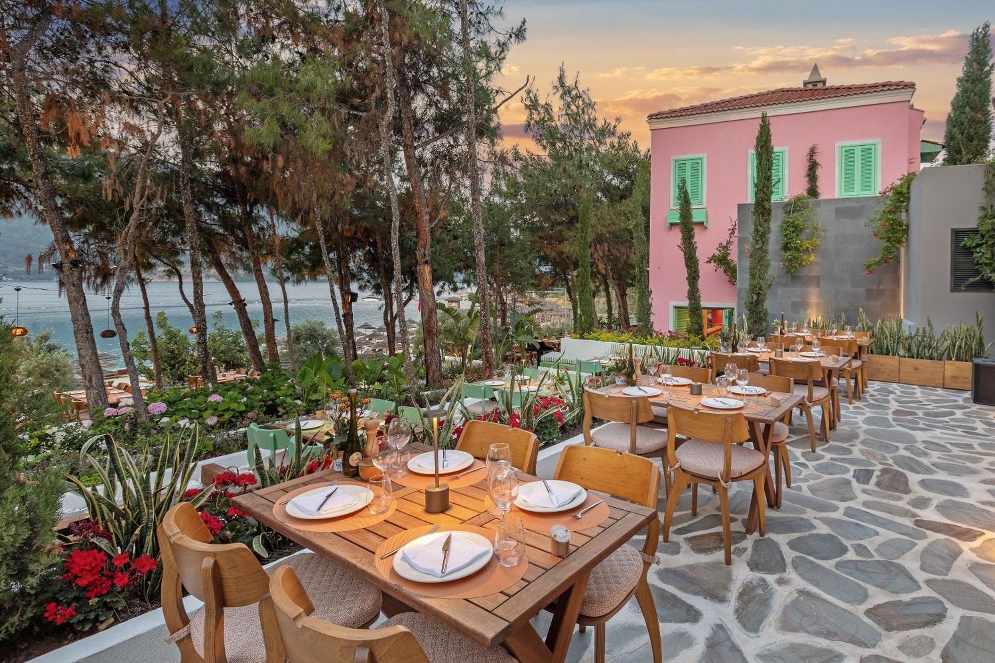 Resort Titanic Luxury Collection Bodrum 5*
